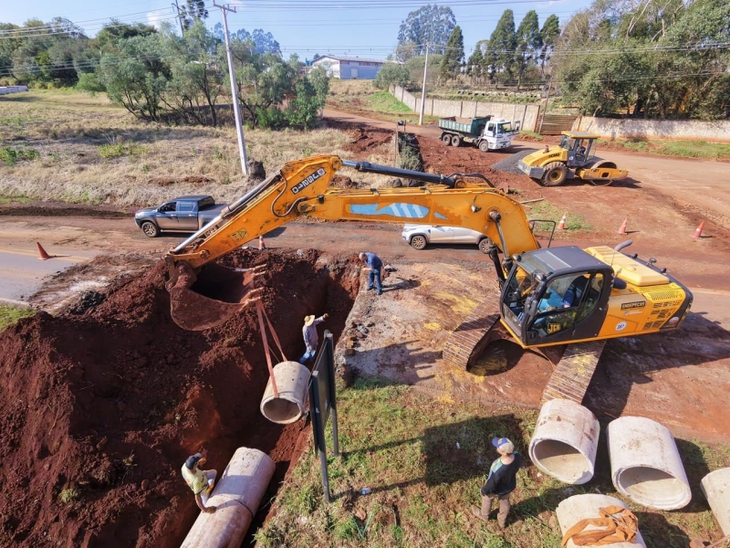 Obras visam acabar com alagamentos no Trevo que da acesso ao Bairro Pindorama 